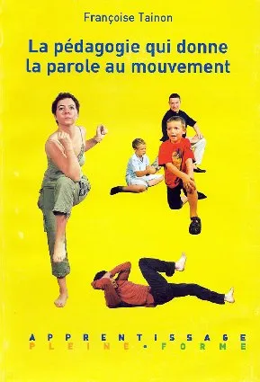Couverture du livre « La pédagogie qui donne la parole au mouvement » de Françoise Tainon : enfants en mouvement sur fond jaune